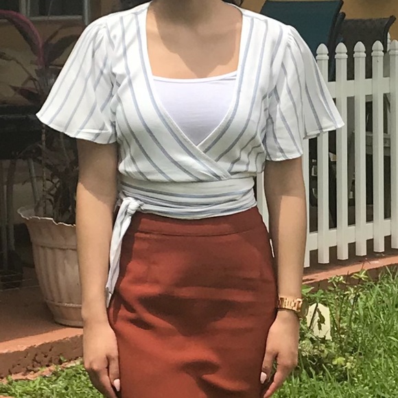 Wrap blue and white crop top - Picture 4 of 4